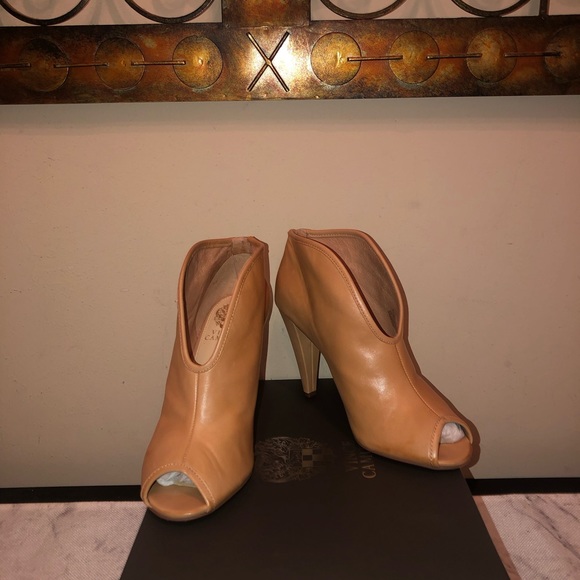 Vince Camuto open toe, top slit, back gold zip; very nice, sexy and classy; - Picture 2 of 12